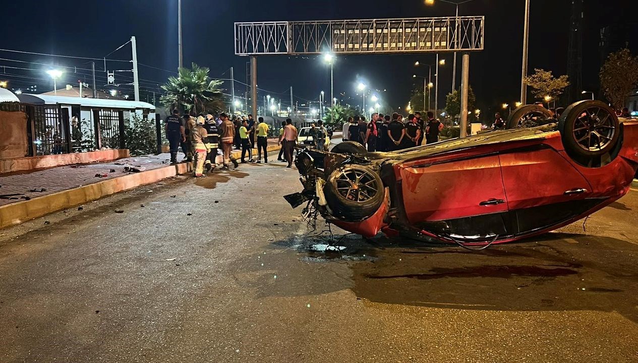 kaldirimda yuruyen yayalara carpti 3 olu 3 yarali QXqKjXaJ