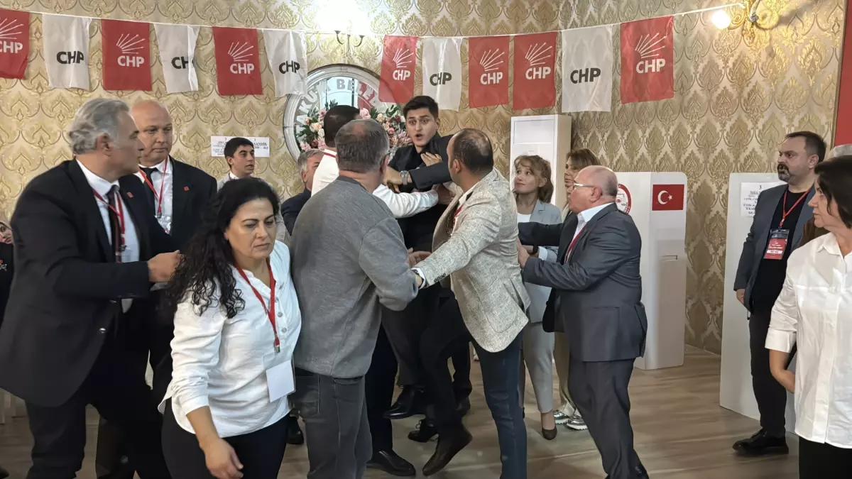 chp samsun kongresinde gergin anlar zDetvdu8.jpg