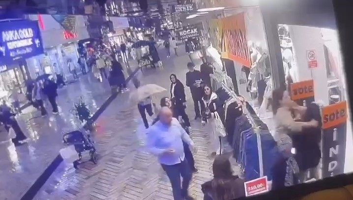 etek giyen universite ogrencisine saldiri gozaltina alindi qYHcPeDp