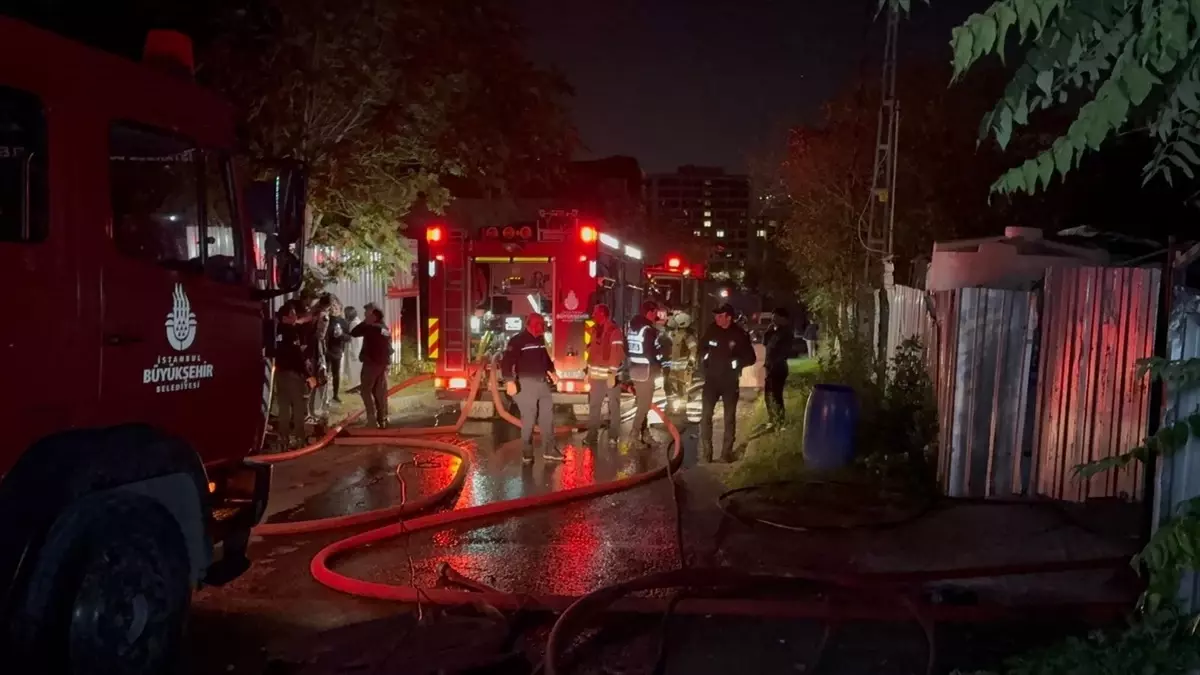 kucukcekmecede hali yikama atolyesinde yangin CkWijiYN.jpg