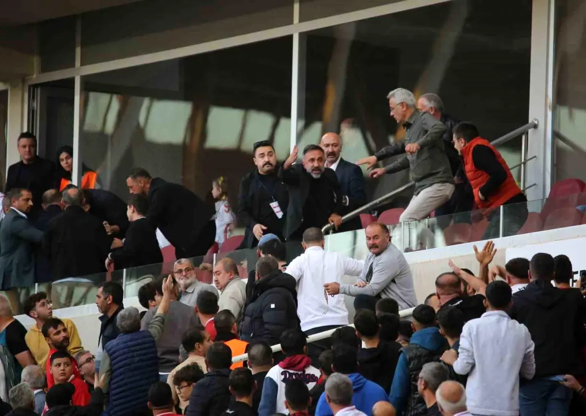 sivassporda baskan taraftarla tartisti gYJrTCVE