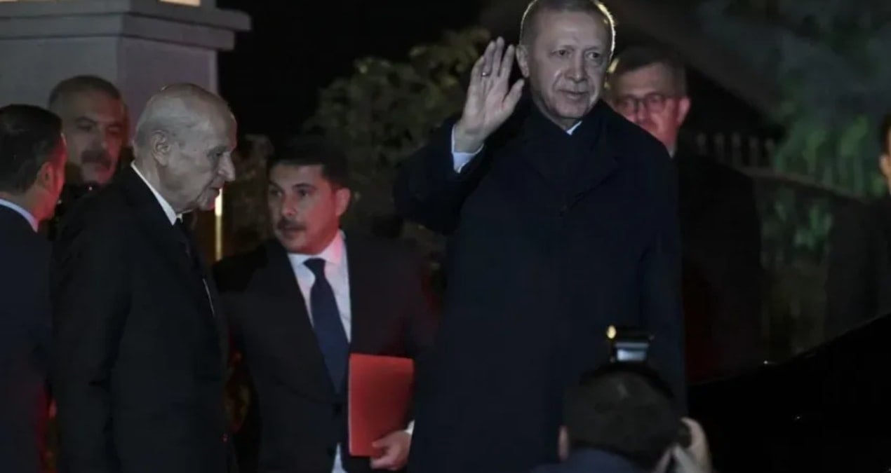 Ankara’da herkes bu sorunun cevabını arıyor… Kırmızı dosyaya için dikkat çeken kulis!