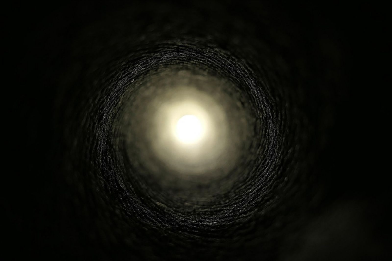 gokbilimciler evrenin ilk donemlerinde olusan kara delik kesfetti DyyXpruY.jpg