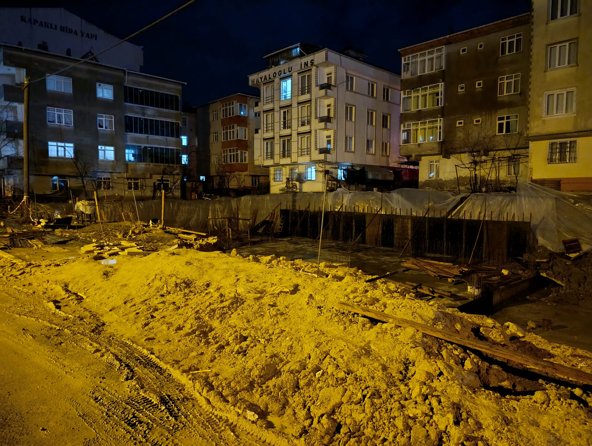 Tekirdağ’da inşaatta toprak kayması. Çevredeki 4 apartman tahliye edildi