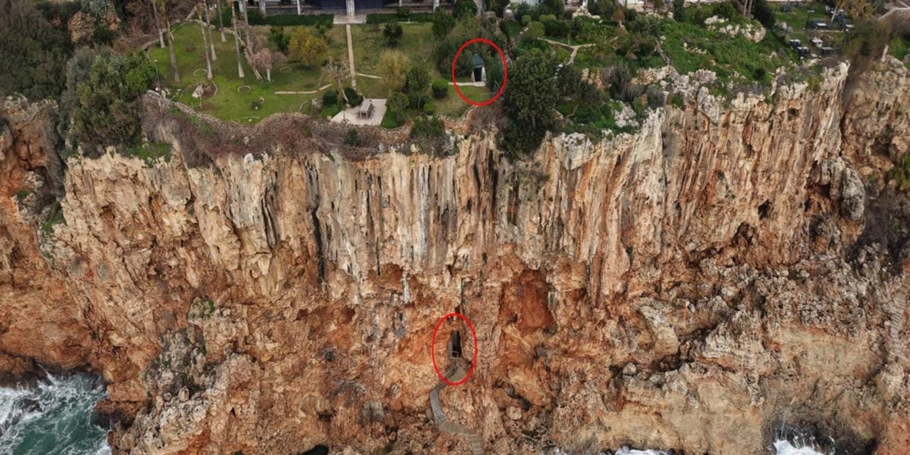 Antalya’da Kaçak Yapılar Yıkılıyor: 40 Yıllık Falezler Üzerindeki Barakalar Güvenlik Ekipleri Tarafından Mühürlendi!