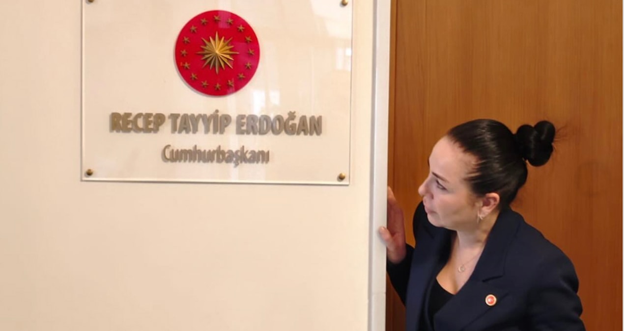 Kilicdaroglunu konuk eden esnafin makam kapisi pozu aQPBTlcq